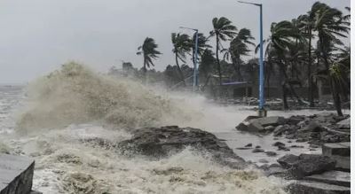 बंगाल तट से टकराने के बाद कमजोर पड़ा रेमल