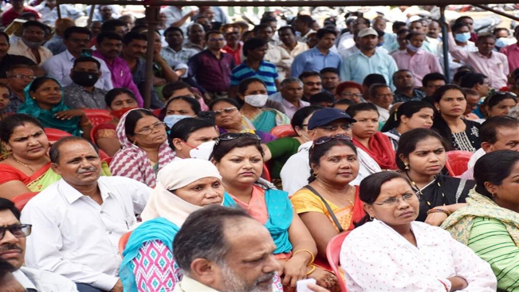 लिब्बरहेड़ी में फैक्टरी कर्मचारियों ने शुरू की हड़ताल