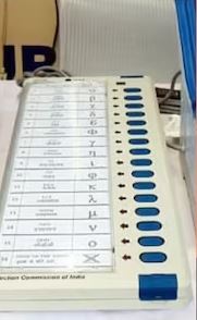 बंगाल की सात लोकसभा सीटों पर मतदान जारी