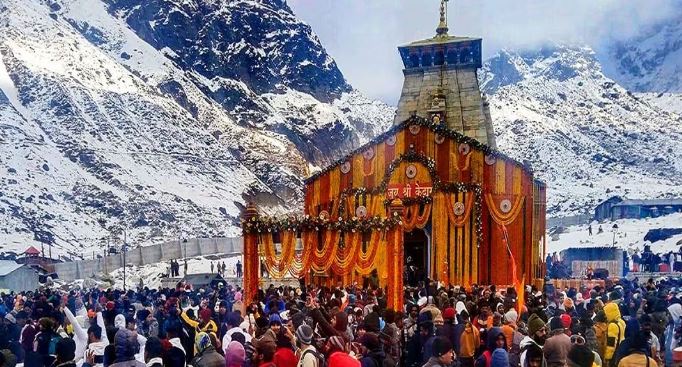 केदारनाथ धाम में भक्तों की भीड़ बढ़ी
