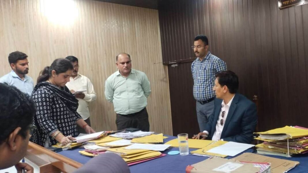 कुमाऊं कमिश्नर सुनी जनता की समस्याएं