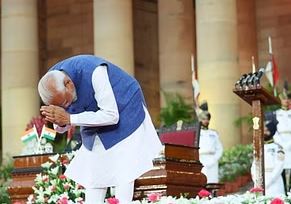 पड़ोसी प्रथम के साथ इस बार नई समुद्री नीति पर भी नजर