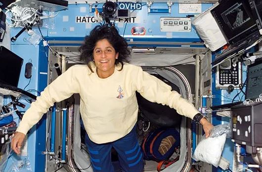 अंतरिक्ष में सुरक्षित पहुंची सुनीता विलियम्स