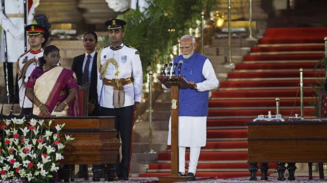 मैं नरेन्द्र दामोदर दास मोदी…………………..