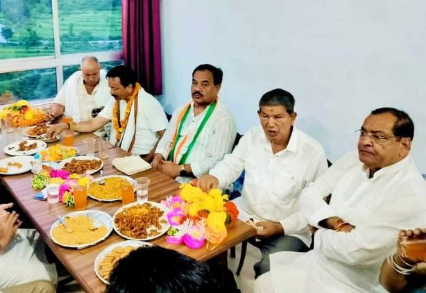 केदारनाथ यात्रा के बहाने दिग्गजों के बीच दूरियां बनीं नजदीकियां