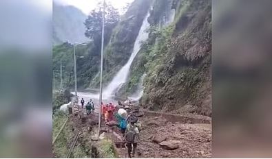 टनकपुर-तवाघाट हाईवे पर हुआ भारी भूस्खलन