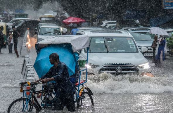 संभलकर रहें…आज भी भारी बारिश का रेड अलर्ट