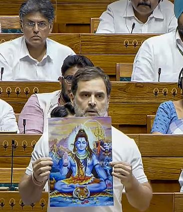 राहुल गांधी के लोकसभा में दिए भाषण के कई हिस्से रिकॉर्ड से हटाए गए