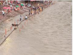 हरिद्वार-ऋषिकेश में फिर चेतावनी रेखा के पार पहुंचा गंगा का जलस्तर