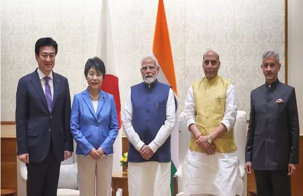 जापानी विदेश-रक्षा मंत्री ने पीएम मोदी से की मुलाकात