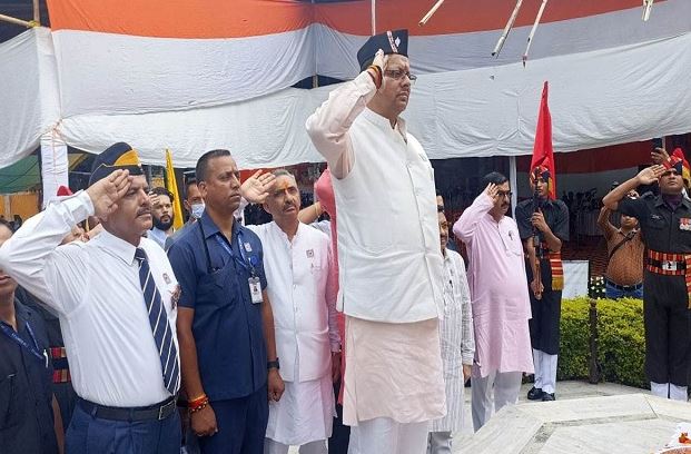 सीएम धामी ने दी शहीदों को श्रद्धांजलि