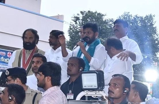 CM रेवंत रेड्डी ने भारी बारिश से प्रभावित इलाकों दौरा किया