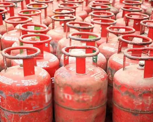 1.84 लाख परिवारों को मिलते रहेंगे तीन निशुल्क सिलिंडर