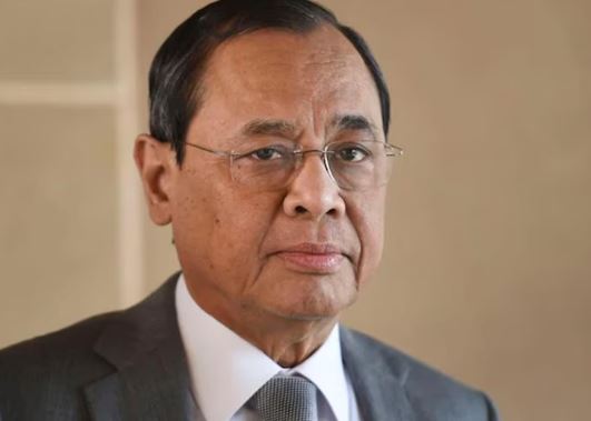 पूर्व सीजेआई पर आरोप लगाने वाले को पीठ ने अदालत से बाहर निकाला