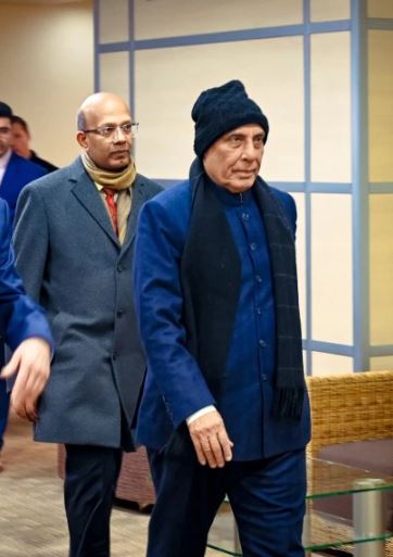 मॉस्को पहुंचे राजनाथ सिंह, राष्ट्रपति पुतिन से करेंगे मुलाकात