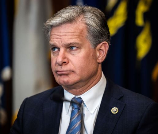 एफबीआई निदेशक क्रिस्टोफर रे का पद छोड़ने का एलान