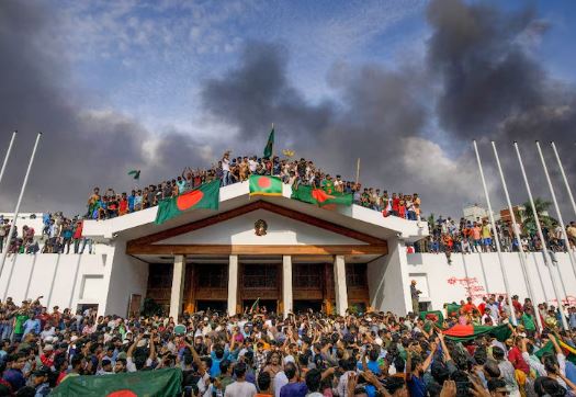 बांग्लादेश में इस्कॉन के दो मंदिरों में उपद्रवियों ने लगाईं आग