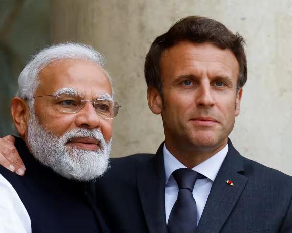 फ्रांस रवाना हुए प्रधानमंत्री मोदी