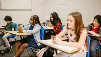 ब्राजील के स्कूलों में स्मार्टफोन इस्तेमाल करने पर रोक