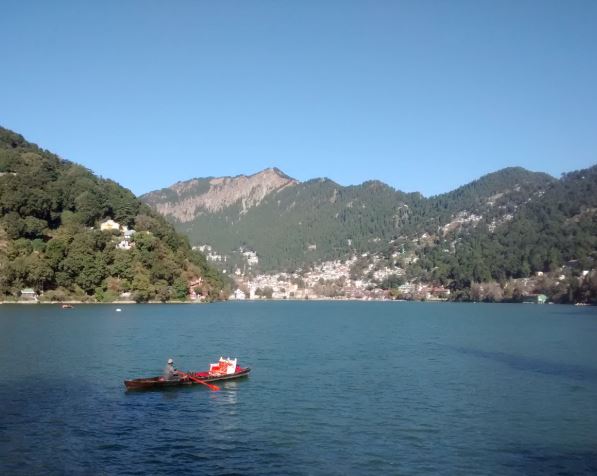 घट गया झीलों का जलस्तर