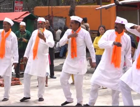 पहाड़ी होली के रंग