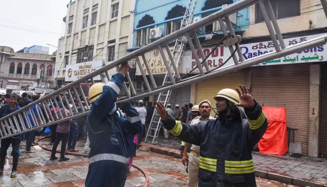 भीषण आग के बाद कैसे गैस चैंबर में बदली इमारत? आग्निकांड में गई है 17 लोगों की जान