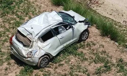 अंथवाल गांव के पास कार अनियंत्रित होकर खाई में गिरी, दर्दनाक हादसे ने ली दो सगे भाइयों की जान