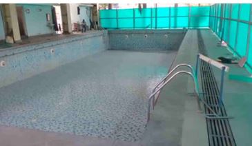 खेल विभाग को नहीं मिल रहे कोच, सूना हुआ पवेलियन मैदान में बना स्वीमिंग पूल