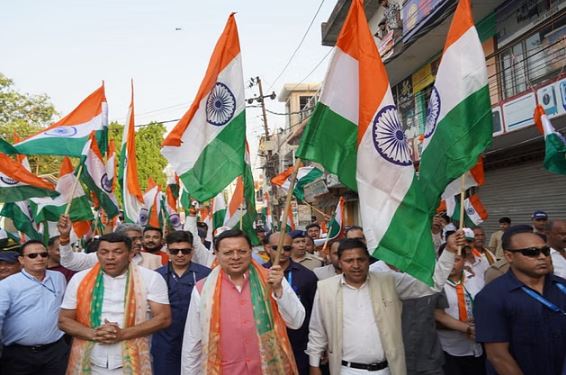 सीएम धामी के नेतृत्व में निकाली तिरंगा यात्रा, लोगों में दिखा उत्साह; सड़कों पर जबरदस्त भीड़