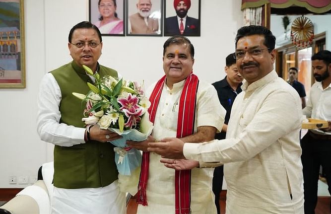 सीएम धामी ने किया नवनिर्वाचित प्रदेश अध्यक्ष महेंद्र भट्ट का स्वागत