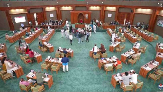 पहाड़ के सपनों की ग्रीष्मकालीन राजधानी, लेकिन हकीकत सिर्फ 35 दिन पहाड़ के सपनों की ग्रीष्मकालीन राजधानी, लेकिन हकीकत सिर्फ 35 दिन