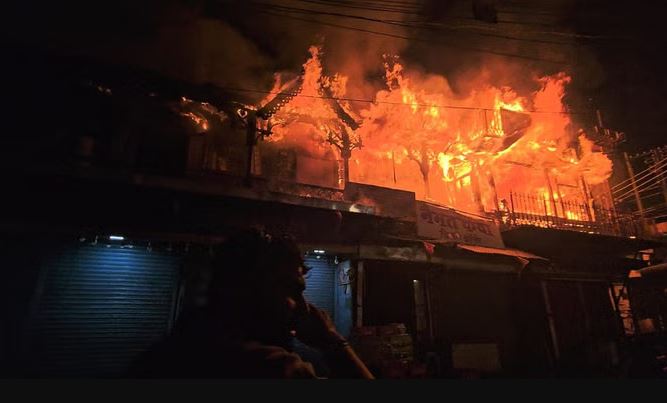 नैनीताल में ओल्ड लंदन हाउस में भीषण अग्निकांड, प्रो. अजय रावत की बहन शांता बिष्ट की मौत