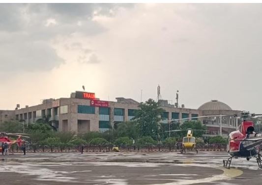 तगांव में दो दिन से सड़क बंद, महिला की तबीयत बिगड़ने पर प्रशासन ने किया एयरलिफ्ट