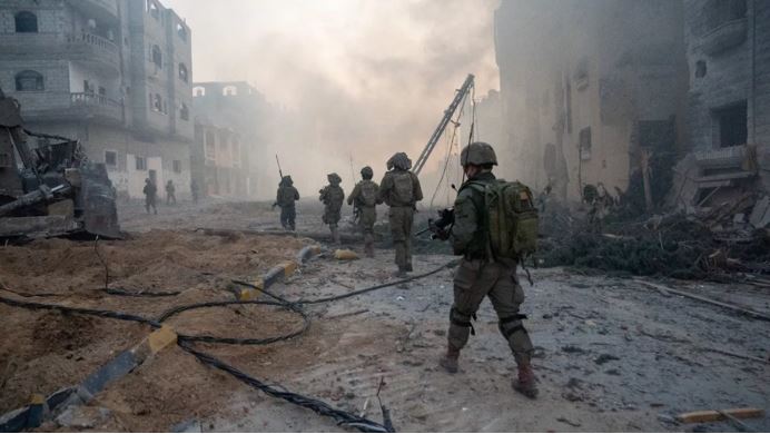 इजरायली सेना और हमास के बीच सीधी लड़ाई, गाजा में 71 फलस्तीनियों की मौत इजरायली सेना और हमास के बीच सीधी लड़ाई, गाजा में 71 फलस्तीनियों की मौत