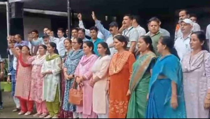 अंक सुधार परीक्षा के मूल्यांकन का बहिष्कार, नाराज शिक्षकों की चॉक डाउन हड़ताल जारी अंक सुधार परीक्षा के मूल्यांकन का बहिष्कार, नाराज शिक्षकों की चॉक डाउन हड़ताल जारी