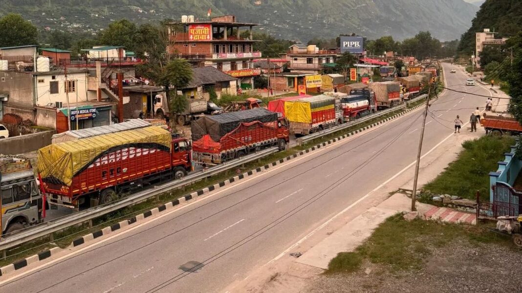 मानसून का कहर: जम्मू और हिमाचल बुरी तरह प्रभावित, भूस्खलन से 310 की मौत, करोड़ों की संपत्ति का नुकसान