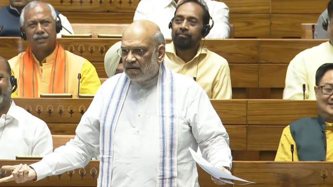 क्या जेल से सरकार चलाएंगे प्रधानमंत्री, मुख्यमंत्री या मंत्री? लोकसभा में पेश हुआ 130वां संविधान संशोधन विधेयक, विपक्ष का जोरदार हंगामा क्या जेल से सरकार चलाएंगे प्रधानमंत्री, मुख्यमंत्री या मंत्री? लोकसभा में पेश हुआ 130वां संविधान संशोधन विधेयक, विपक्ष का जोरदार हंगामा