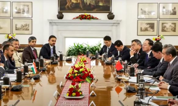 अजीत डोभाल से मिले चीनी विदेश मंत्री, सीमा विवाद पर हुई अहम चर्चा