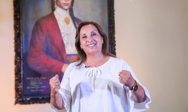 कोलंबिया तनाव के बीच पेरू की राष्ट्रपति ने अमेजन द्वीप का दौरा किया