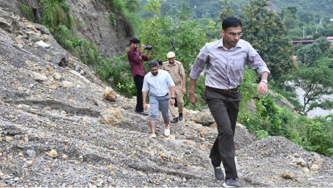 देहरादून आपदा: कई रूट डायवर्ट, मसूरी का रास्ता आज भी बंद, देखें पूरा ट्रैफिक प्लान