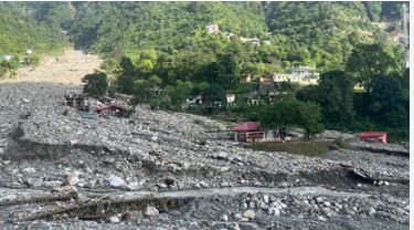 आपदा में बह गईं पेयजल लाइनें, 35 हजार लोग बूंद-बूंद पानी को तरसे