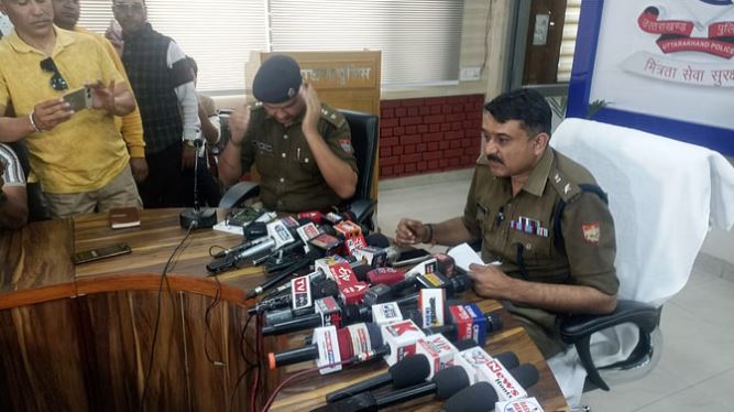 स्नातक स्तरीय परीक्षा पेपर लीक मामले में तीन लोगों की भूमिका उजागर, एसएसपी बोले—‘पेपर सिर्फ कुछ लोगों तक ही सीमित रहा’