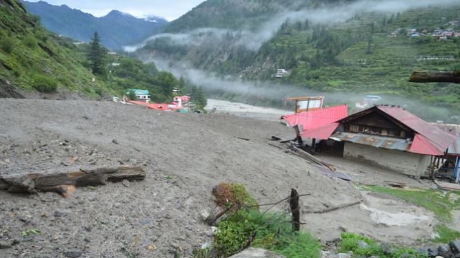 उत्तराखंड मौसम: मानसून–पश्चिमी विक्षोभ की जुगलबंदी से तबाही, रफ्तार थमी नहीं उत्तराखंड मौसम: मानसून–पश्चिमी विक्षोभ की जुगलबंदी से तबाही, रफ्तार थमी नहीं