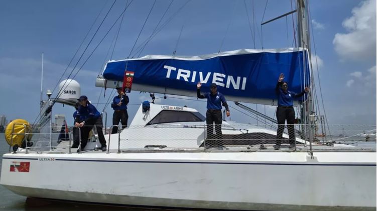 समंदर में नारी शक्ति का दम: तीनों सेनाओं की दस महिला अधिकारी समुद्री मार्ग से विश्व भ्रमण पर रवाना समंदर में नारी शक्ति का दम: तीनों सेनाओं की दस महिला अधिकारी समुद्री मार्ग से विश्व भ्रमण पर रवाना