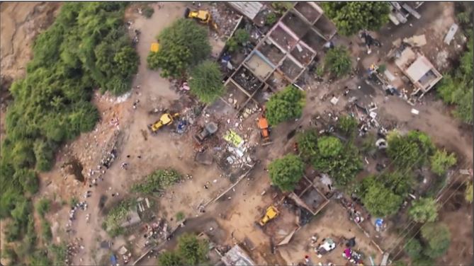 गुजरात: गांधीनगर में चला अतिक्रमण हटाओ अभियान, साबरमती किनारे 700 अवैध निर्माण ध्वस्त