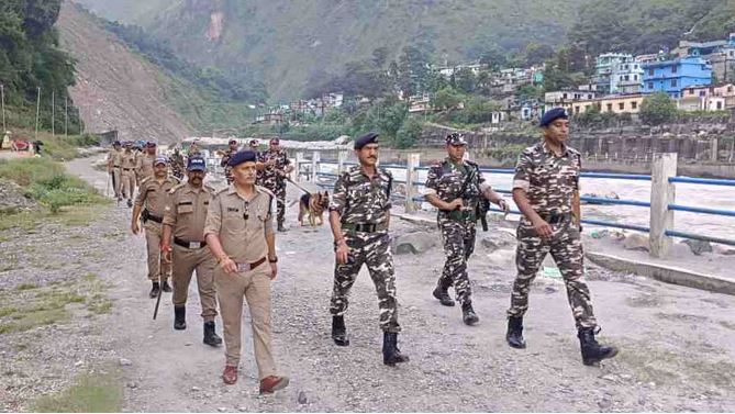 नेपाल में हिंसा का असर: उत्तराखंड में भारत-नेपाल सीमा सील, कारोबार ठप नेपाल में हिंसा का असर: उत्तराखंड में भारत-नेपाल सीमा सील, कारोबार ठप