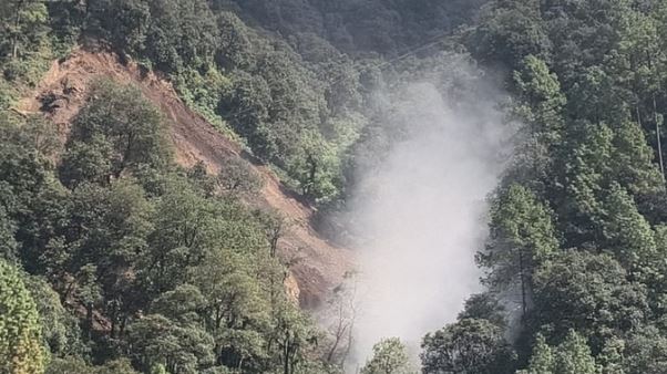 मसूरी में टिहरी बाईपास के पास भारी भूस्खलन, बिजली-पानी की आपूर्ति बाधित