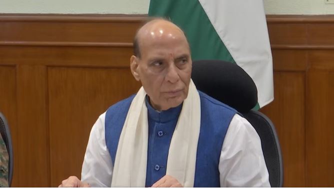 रक्षा मंत्री राजनाथ सिंह बोले — “भारत पड़ोसियों के साथ संबंधों में भाग्यशाली नहीं रहा, लेकिन नियति खुद लिखी है”
