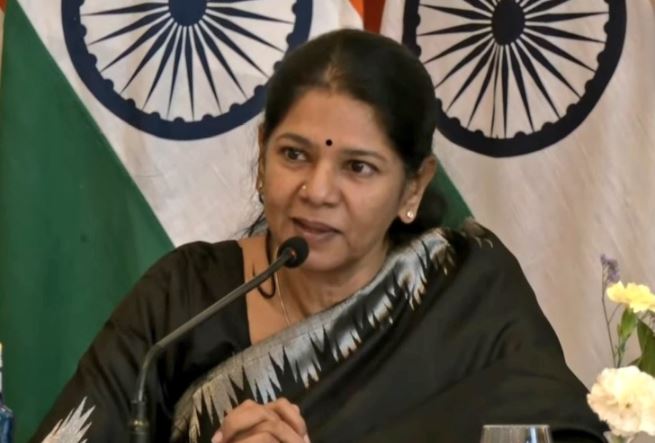 इंडि-तमिल भाषा विवाद: कनिमोझी का बयान—तमिलनाडु में हिंदी थोपना असंभव इंडि-तमिल भाषा विवाद: कनिमोझी का बयान—तमिलनाडु में हिंदी थोपना असंभव