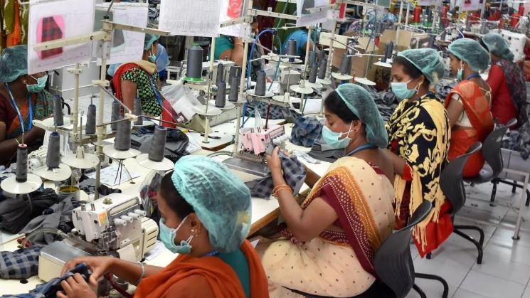 योगी सरकार ने बनाया आउटसोर्स सेवा निगम: क्या अस्थायी कर्मचारियों के खत्म होंगे शोषण के दिन?